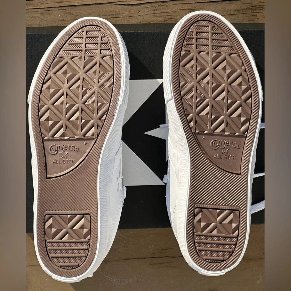 NEW Converse Youth All White Pro Blaze Low Top Casual Shoe - Youth Size 5Y